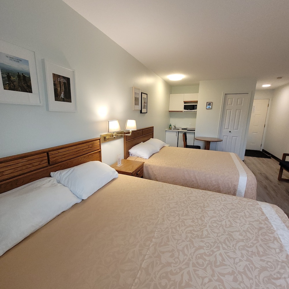 Premium Room, 2 Queen Beds, Kitchenette, Mountain View