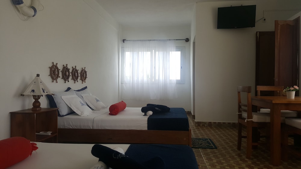Family Room, 2 Queen Beds, Partial Sea View photo 2