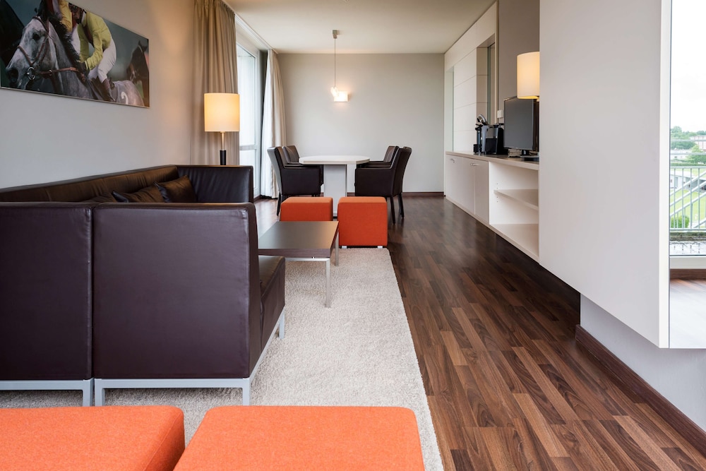Suite - Photo 2
