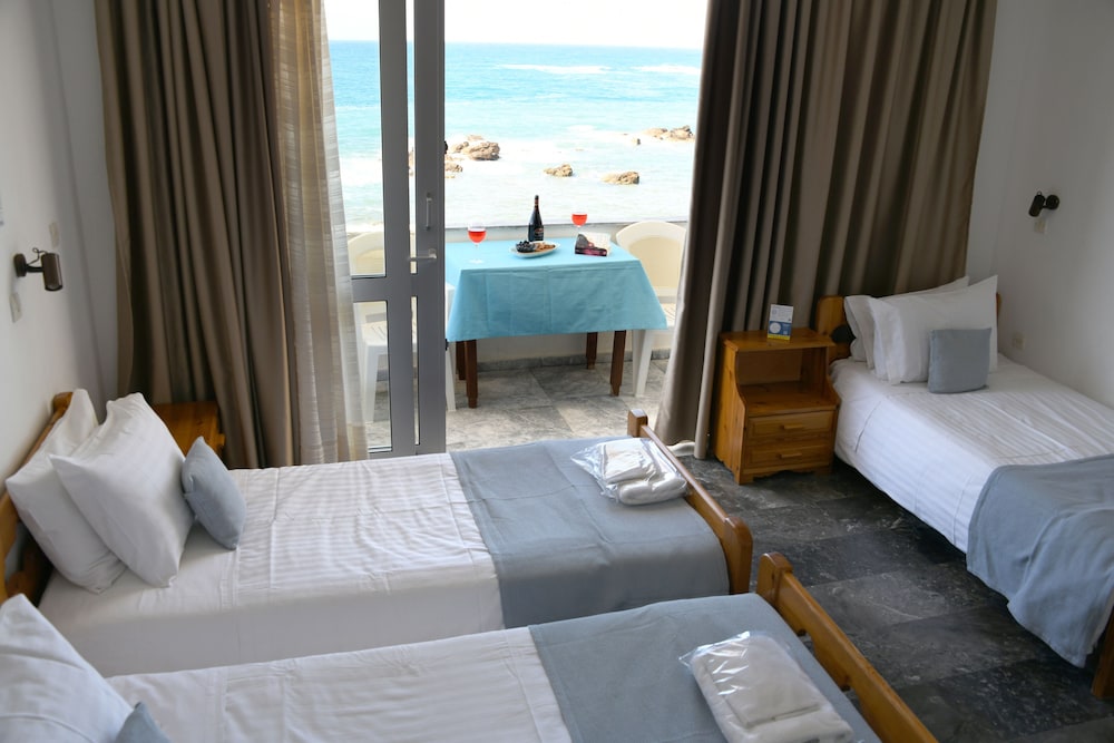 Triple Room, Sea View thumbnail 5