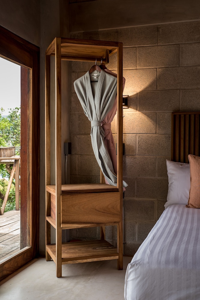 Standard Room, 1 King Bed, Balcony, Bay View photo 1