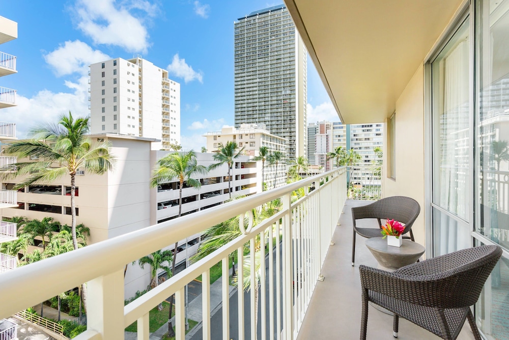 Suite, 1 Bedroom, Balcony (Corner) - Photo 1