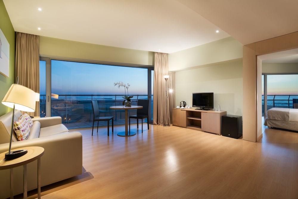 Deluxe Suite, Balcony, Sea View (Two People) photo 2