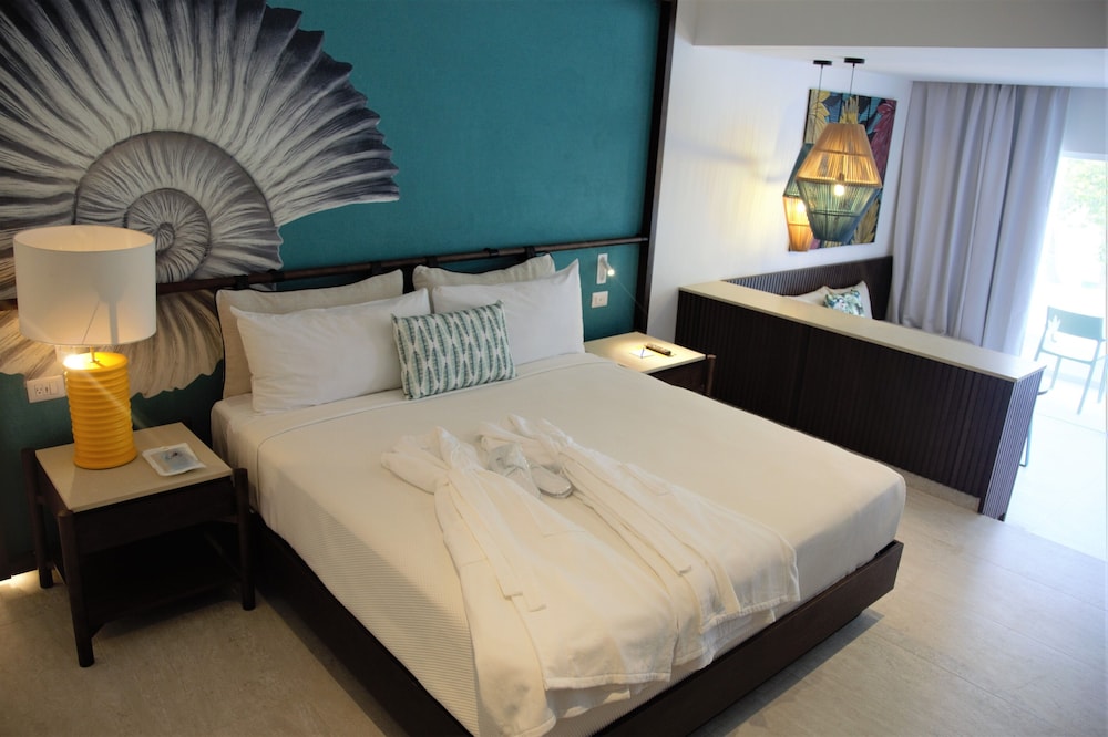 Suite Caribe All Inclusive (2 Adults + 1 Child)
