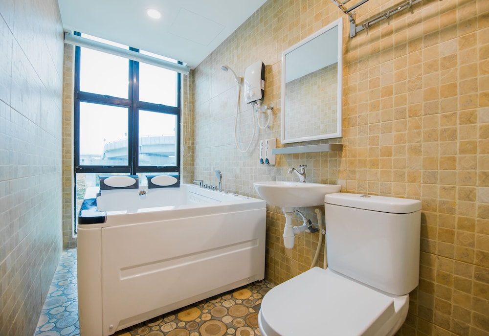 Room (VIP Room With Jacuzzi) photo 2