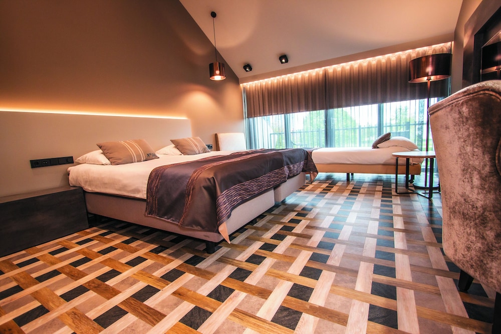 Standard Room, 3 Twin Beds, Non Smoking - Photo 8