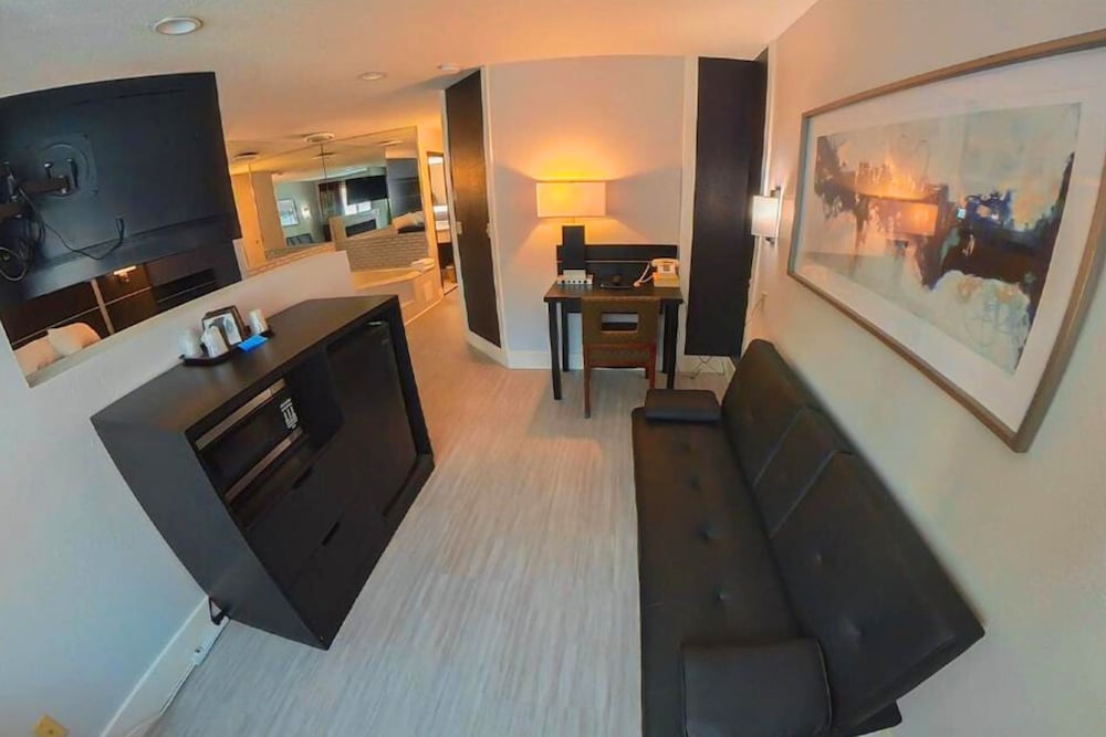 1 King Suite Jacuzzi, Smoking photo 2