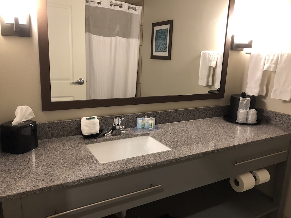 Queen Room with Two Queen Beds Disability Access photo 2