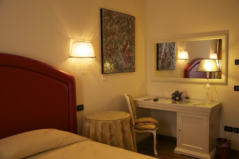 Classic Double Room, 1 Double Bed, Private Bathroom, City View photo 3