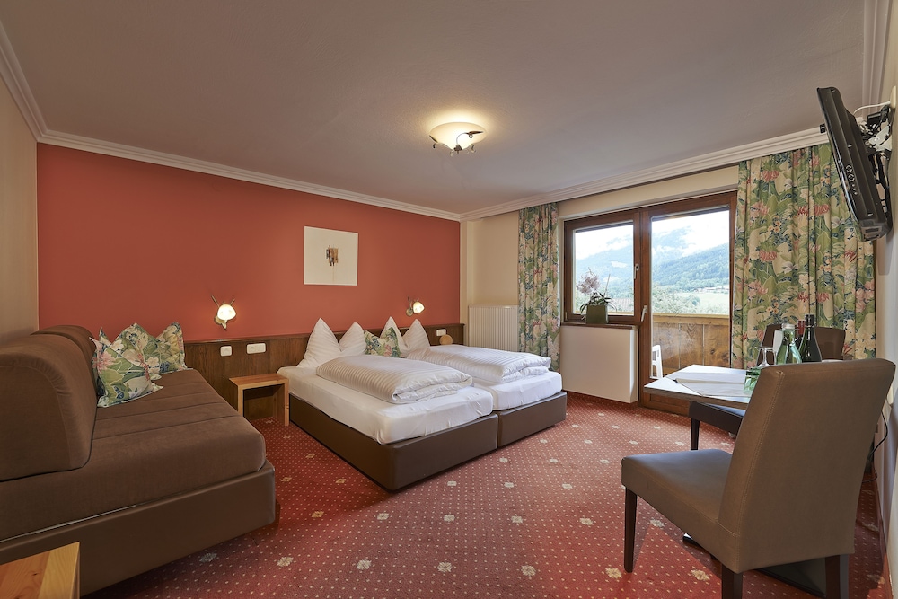 Standard Double Room, 1 Bedroom, Balcony, Mountain View photo 2