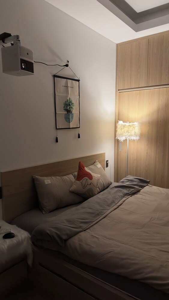 Standard Studio, 1 King Bed, Housekeeping, City View photo 2