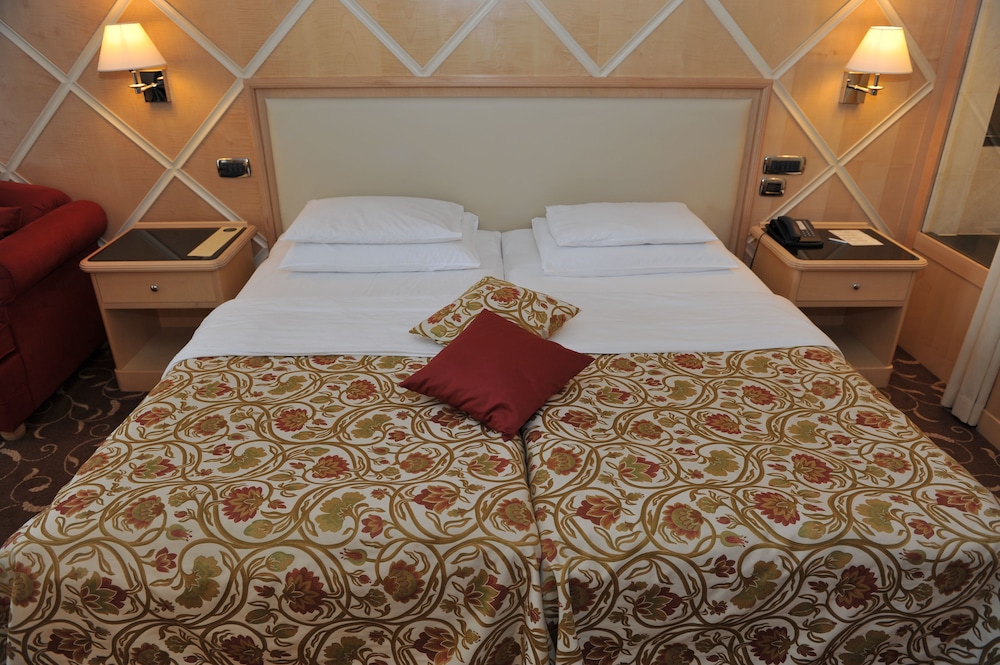 Superior Double or Twin Room, Balcony, Pool View - Photo 6