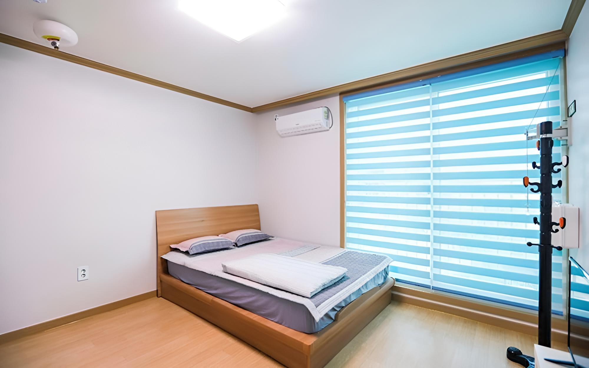 Room (303#)