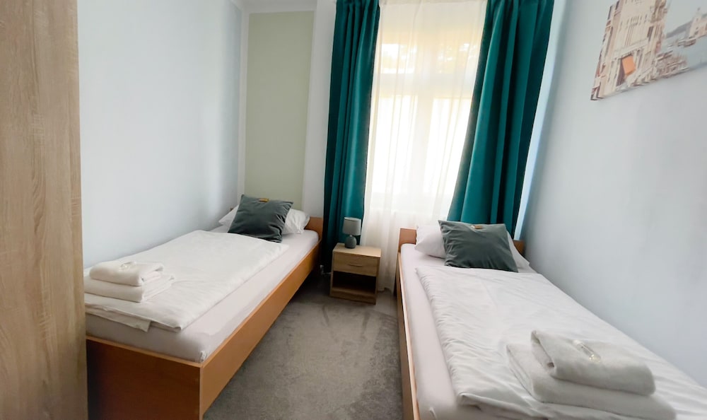 Basic Twin Room, Shared Bathroom photo 2