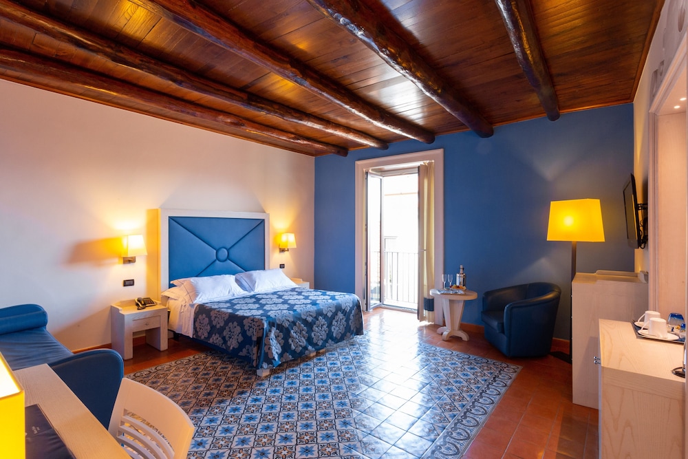 Deluxe Room - Photo 1