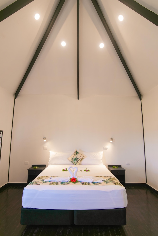 Deluxe Seaside Bure (children 2 Years Above)