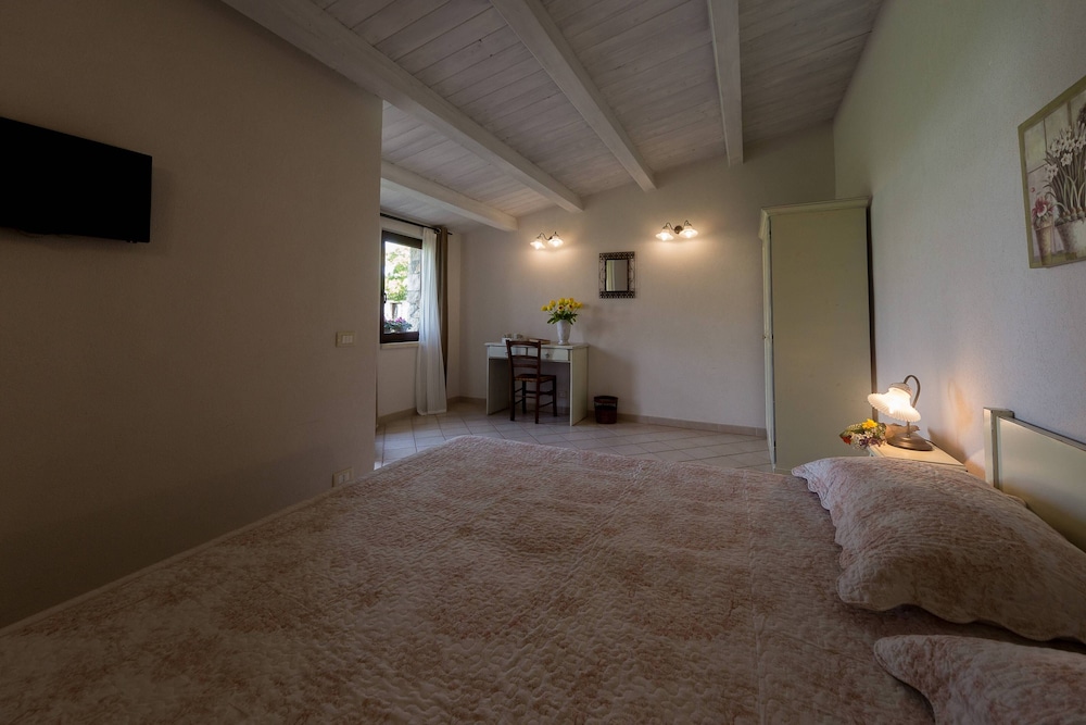 Standard Double Room, Private Bathroom, Garden Area photo 3