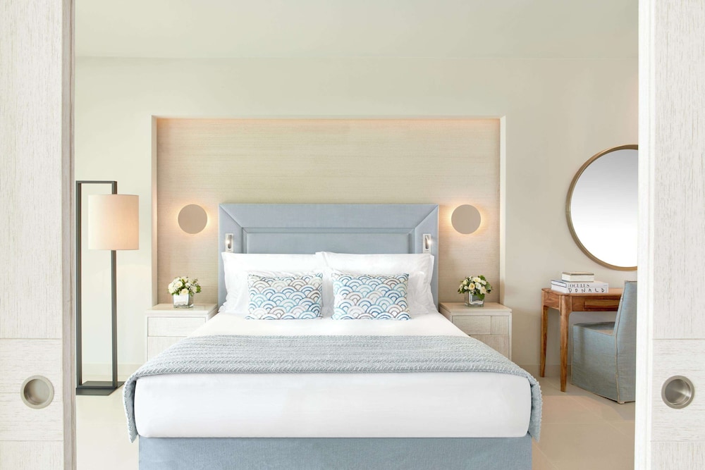 Deluxe Suite, 2 Bedrooms, Pool View