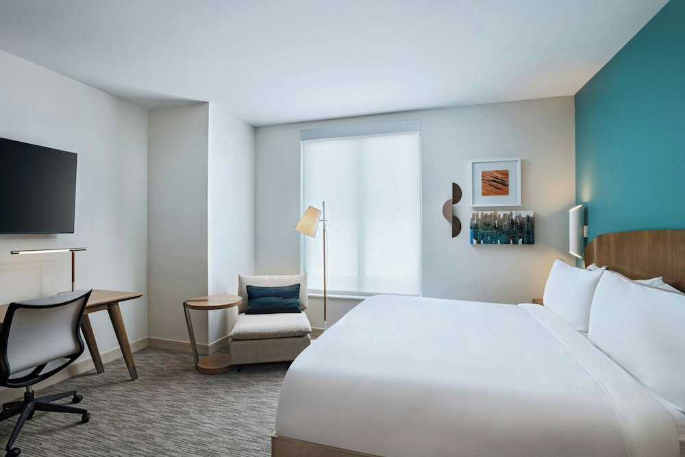 Standard Room, 1 King Bed (Hearing Accessible)