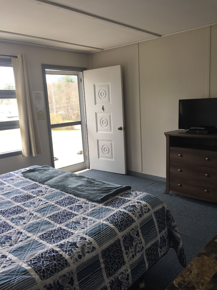 Standard Room, 1 King Bed photo 3