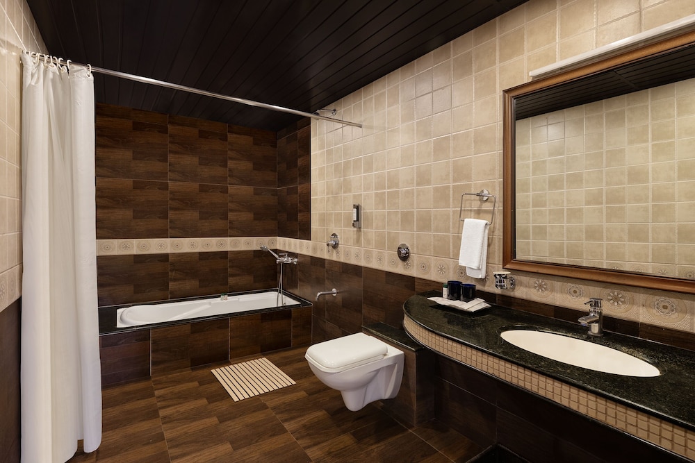 Suite, 1 King Bed, Garden View (Chalets) photo 3