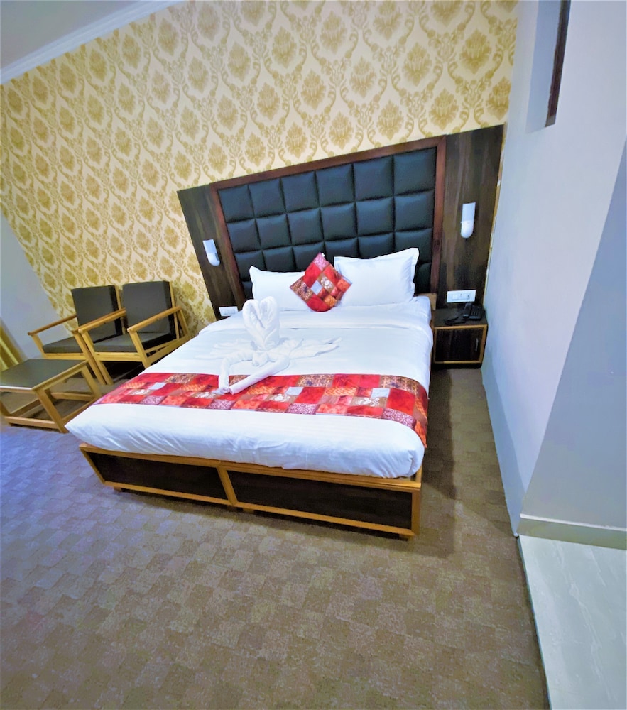 City Suite, 1 King Bed, Non Smoking, City View - Photo 12