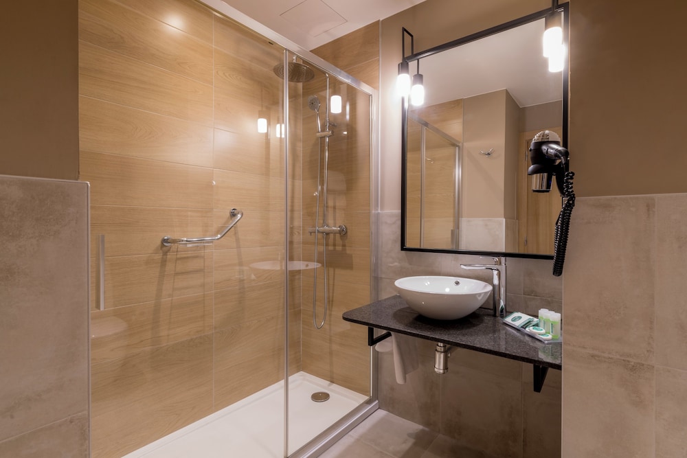 Twin Room - Photo 11