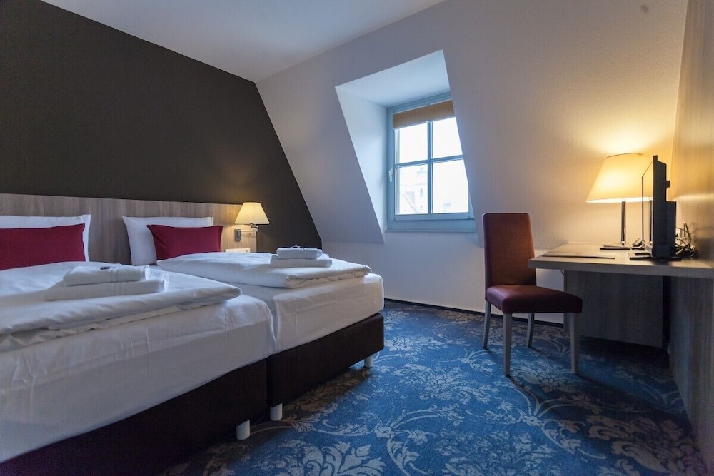 Business double room, nonsmoking photo 3