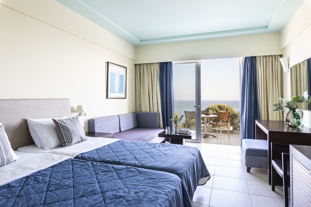Superior Twin Room Side Sea View