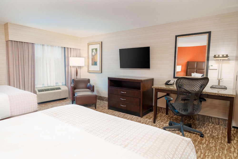 Suite, 2 Queen Beds, Accessible (Roll-In Shower) photo 1