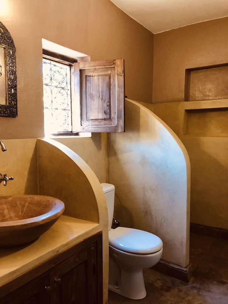 Standard House - Photo 7