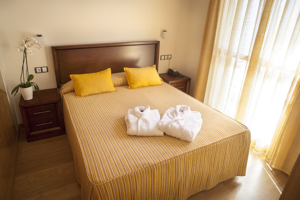 Standard Suite for 2 adults and 2 children photo 2