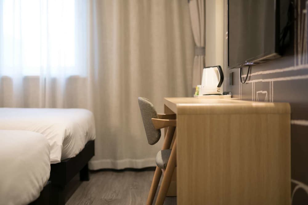 Deluxe Twin Room photo 2