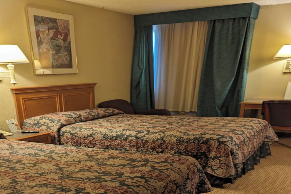 Room, 2 Double Beds, Smoking photo 2