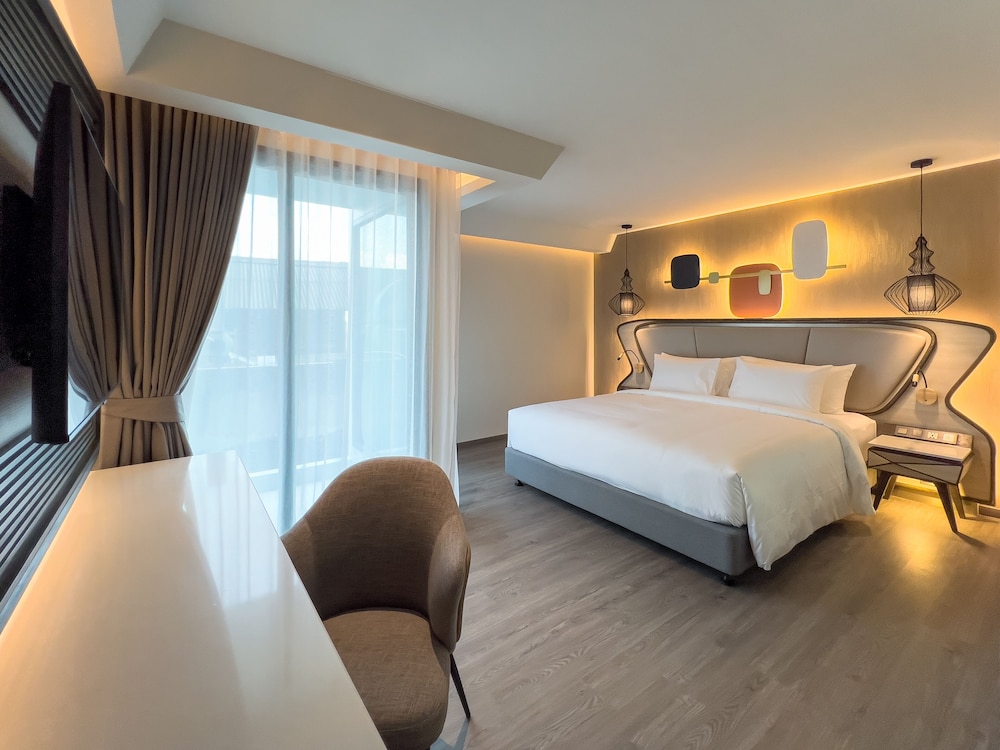 Premier King Bed Room - Photo 1