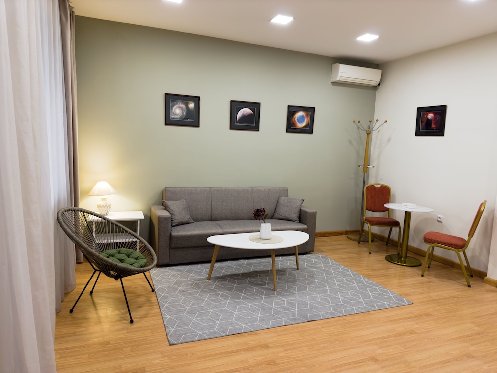 Family Apartment, 1 Queen Bed with Sofa bed, Non Smoking, City View