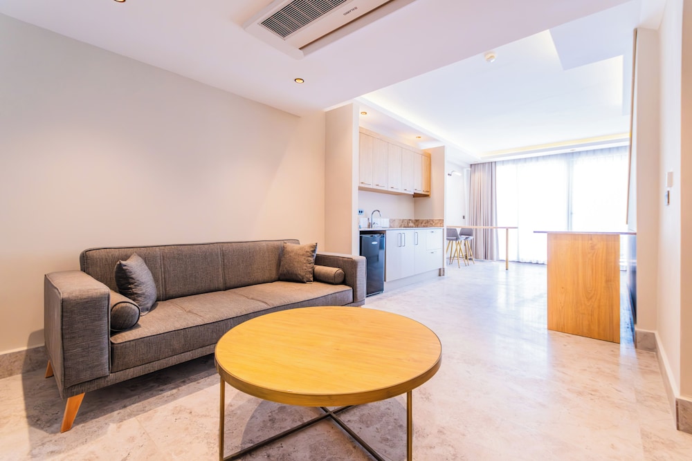 Duplex Swimup Suite - Photo 20