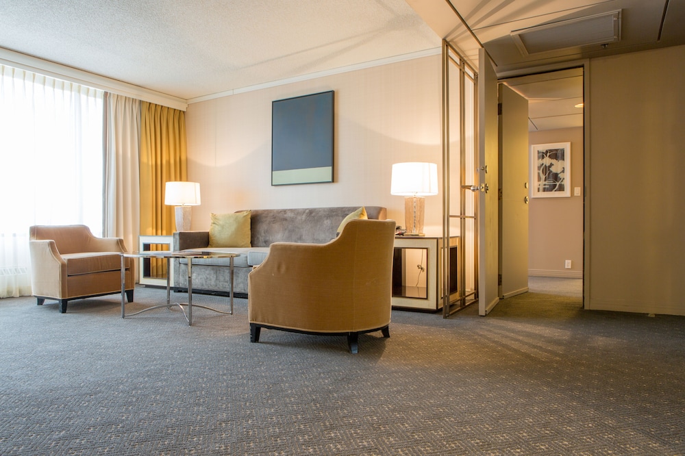 Suite, 2 Bedrooms - Photo 10