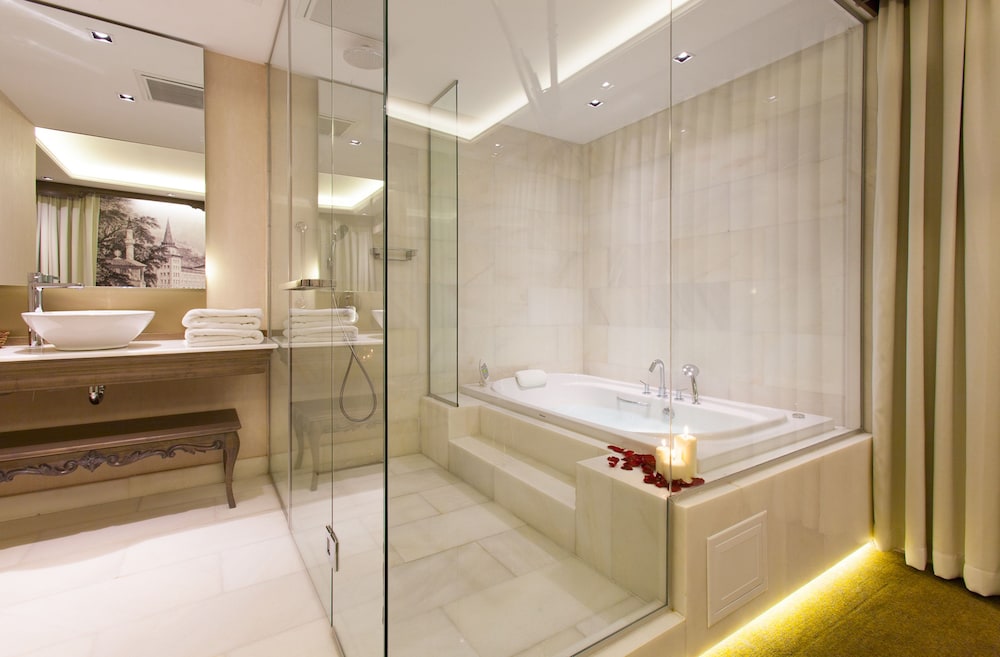 Superior Double Room with Jacuzzi and Balcony