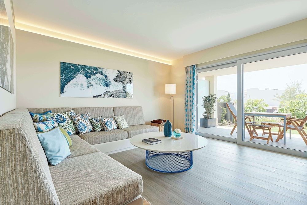 Deluxe Suite (Garden Pool)