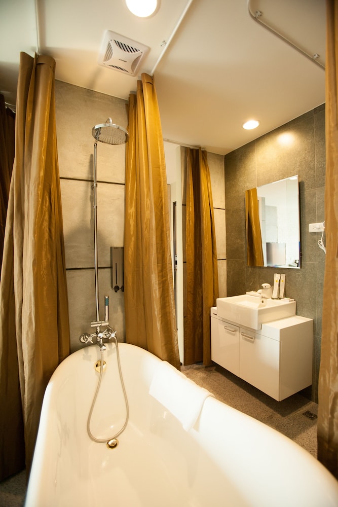 Family Triple Room, Multiple Beds, Non Smoking - Photo 4