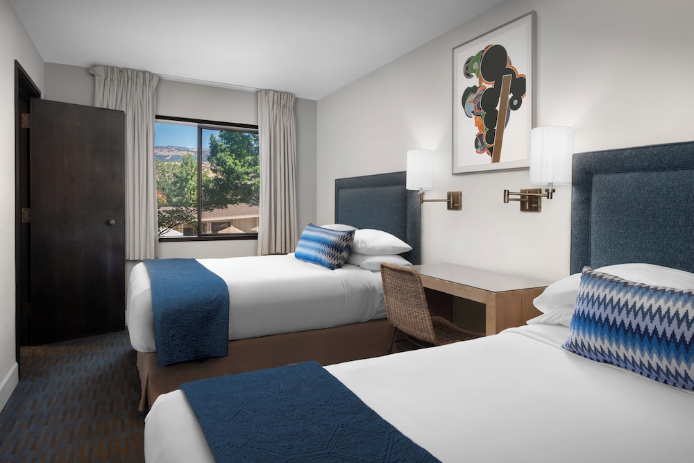 Suite, Multiple Beds (King Family Duo) photo 2