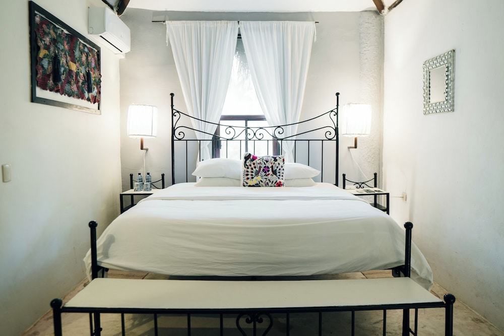 Superior Room, 1 King Bed, Private Bathroom, Garden Area photo 3