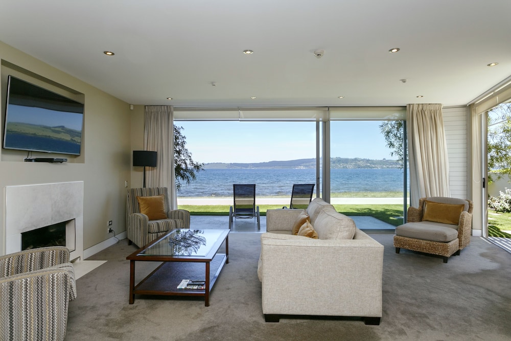 Luxury Apartment, 2 Bedrooms, Lake View, Lakeside