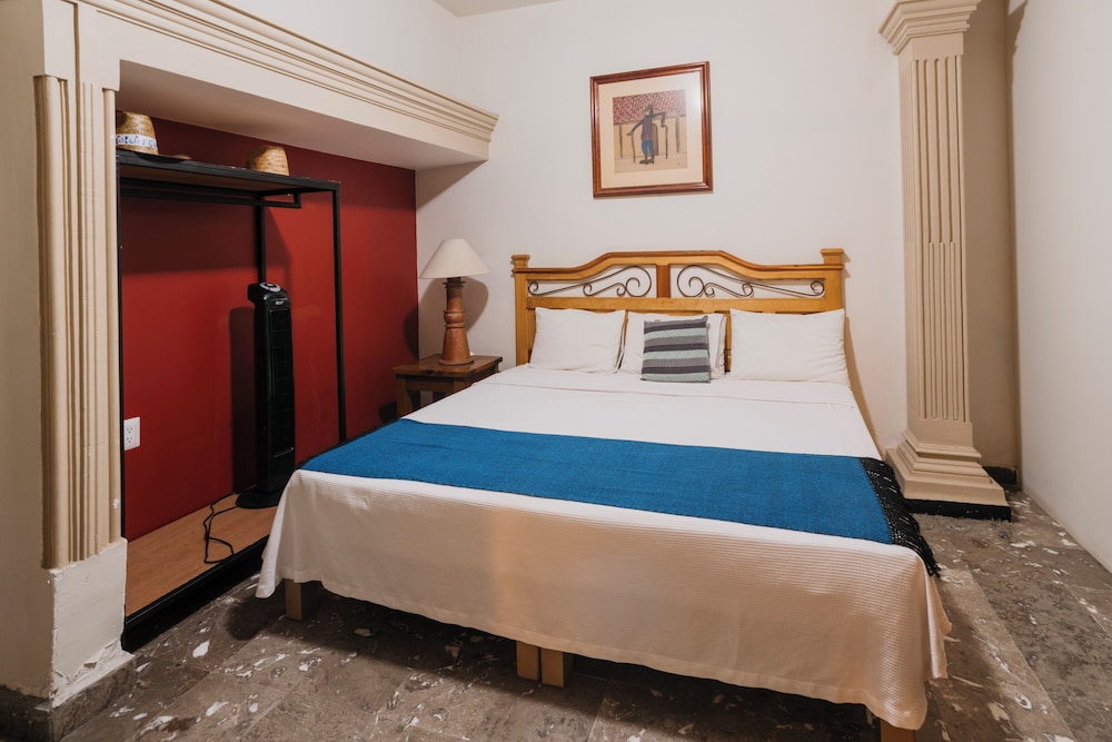 Room, 1 Queen Bed photo 1