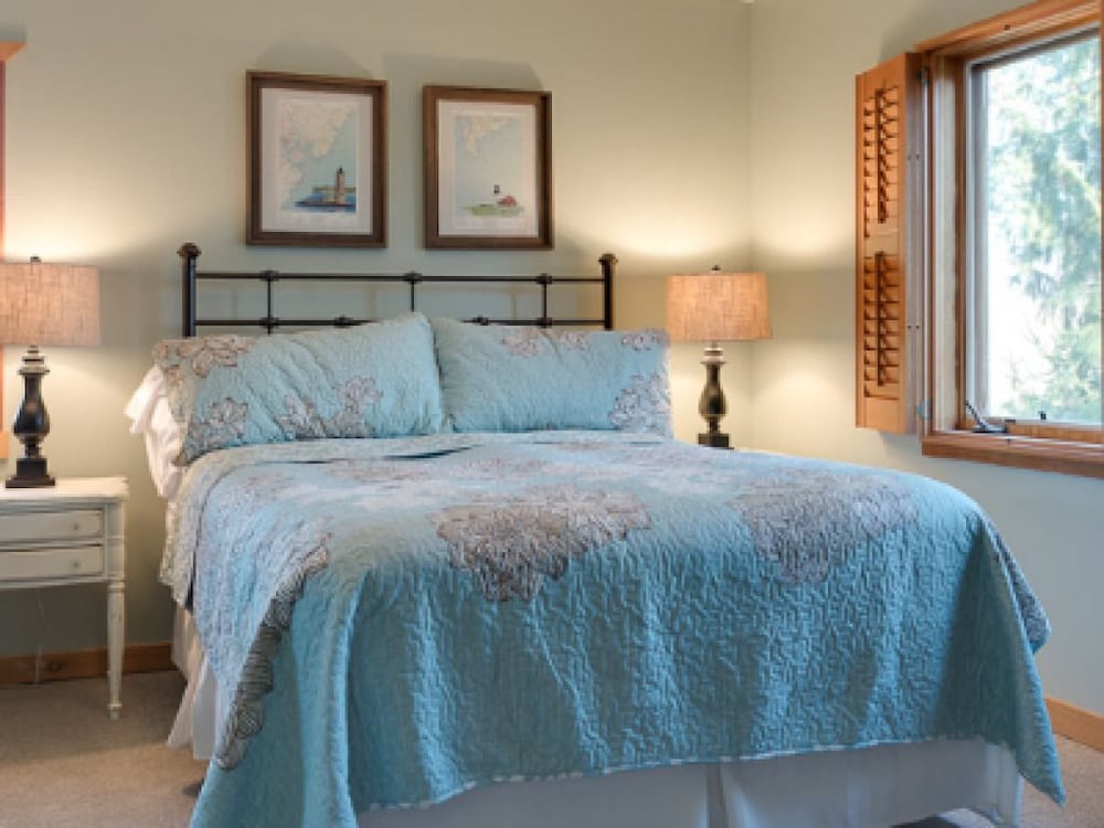 Standard Double Room, Private Bathroom, River View (New England) photo 2