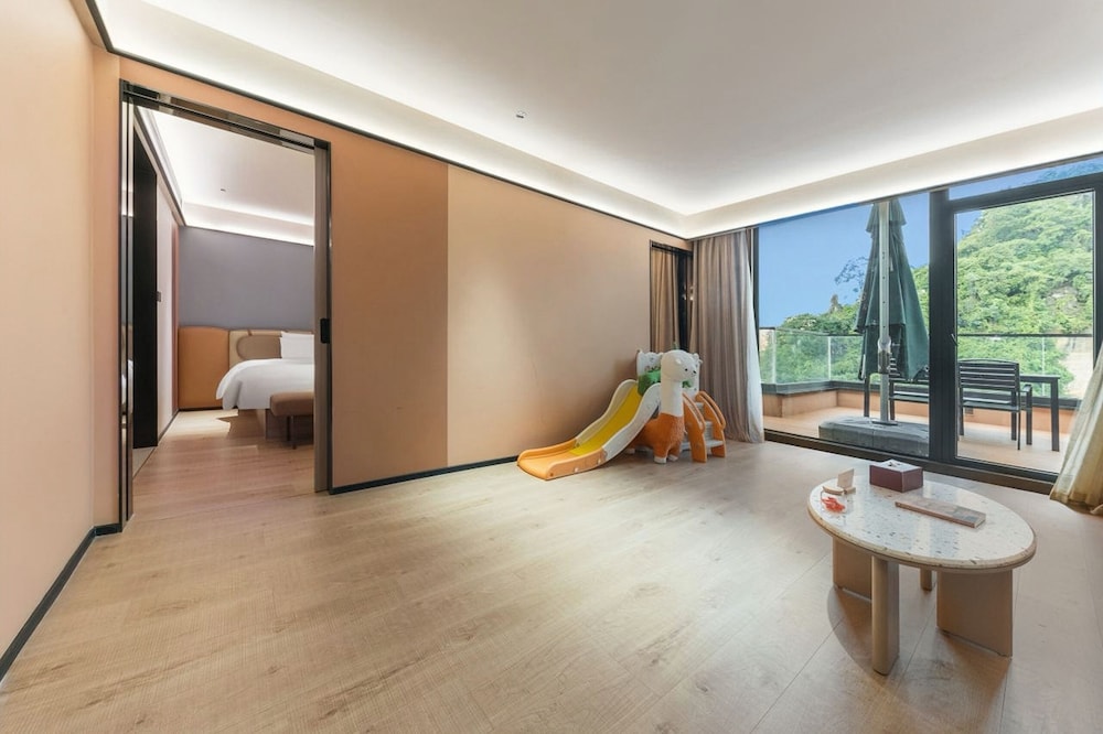 Family Suite, Hill View