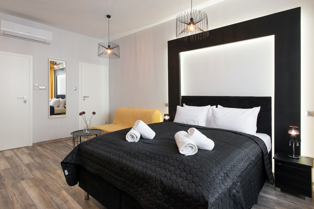 Superior Double Room, 1 Double Bed with Sofa bed, Private Bathroom photo 3