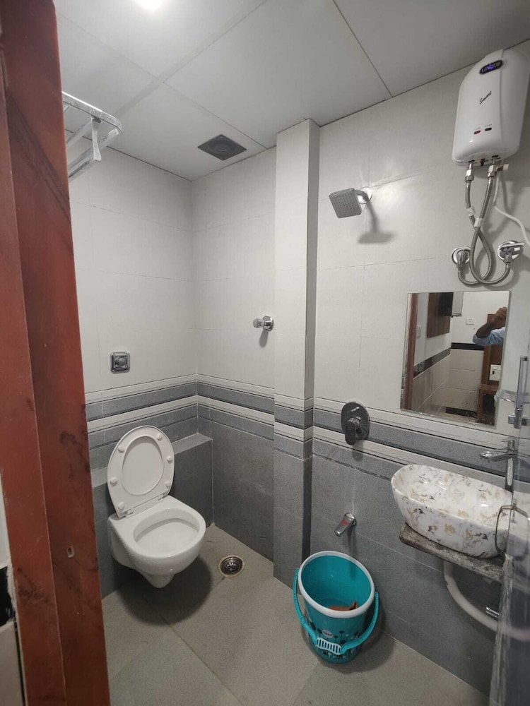 Deluxe Room - Photo 7