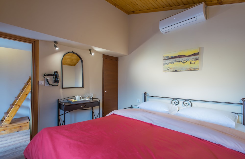 Classic Bungalow, 2 Bedrooms, Mountain View photo 1
